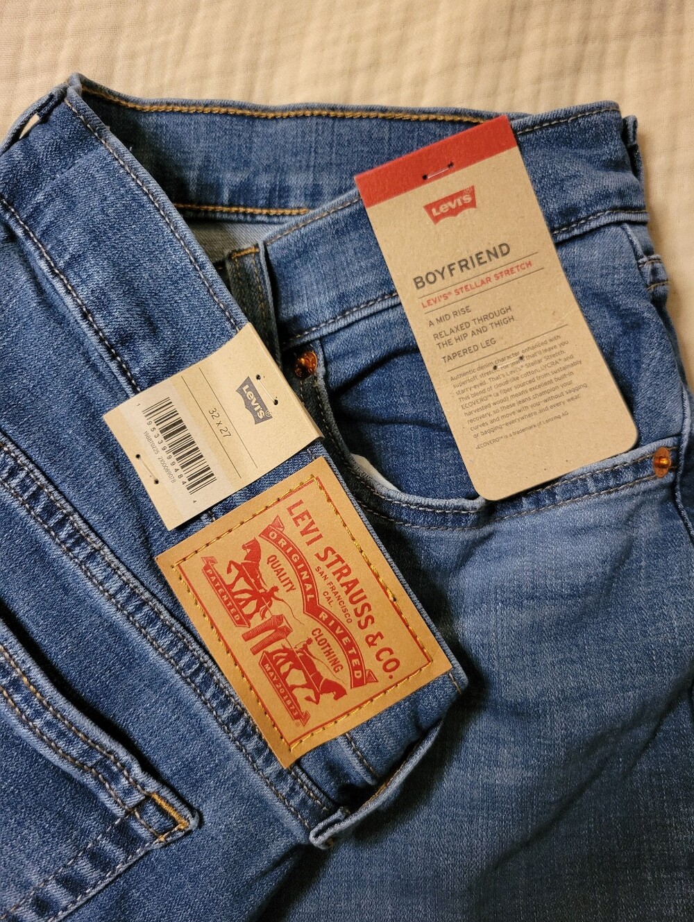 NWT Levi's Boyfriend Jeans Women's 32x27 Mid Rise Stellar Stretch Tapered Leg